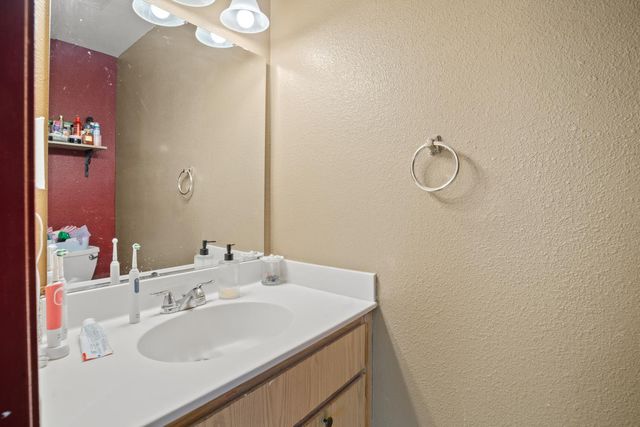 6073 Canter Dr, Riverbank, CA 95367