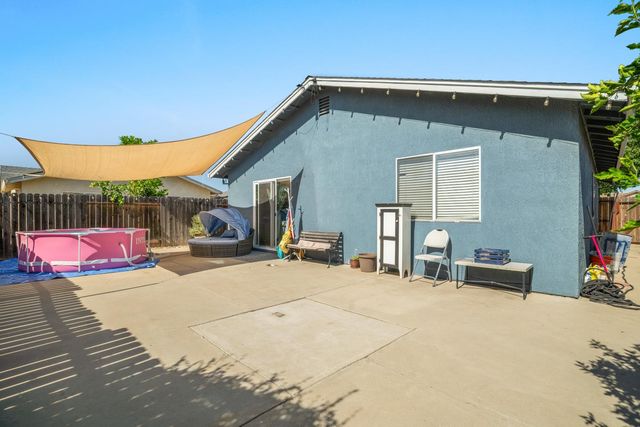 6073 Canter Dr, Riverbank, CA 95367