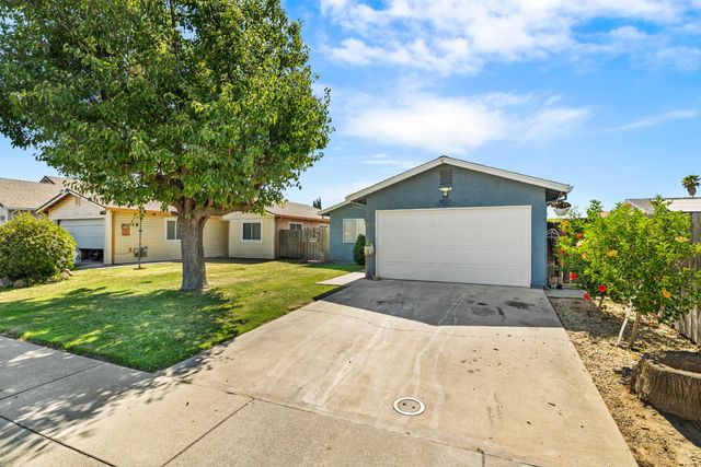 6073 Canter Dr, Riverbank, CA 95367