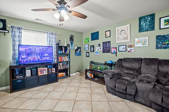 6073 Canter Dr, Riverbank, CA 95367