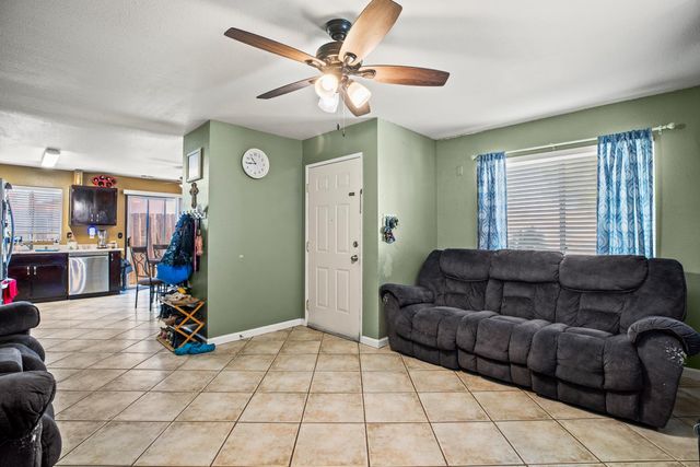 6073 Canter Dr, Riverbank, CA 95367