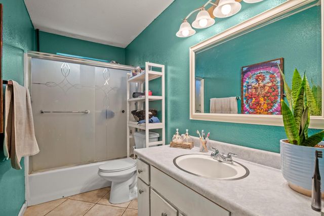 6073 Canter Dr, Riverbank, CA 95367