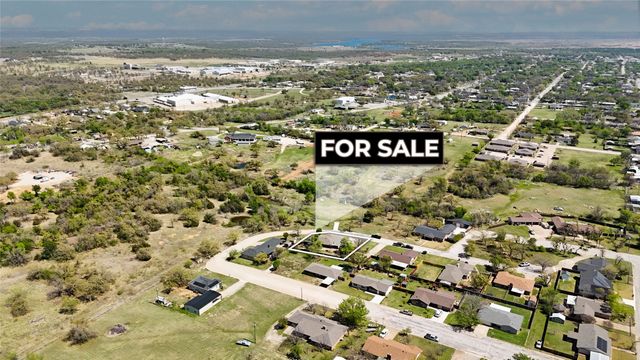 131 Cromeans Street, Jacksboro, TX 76458