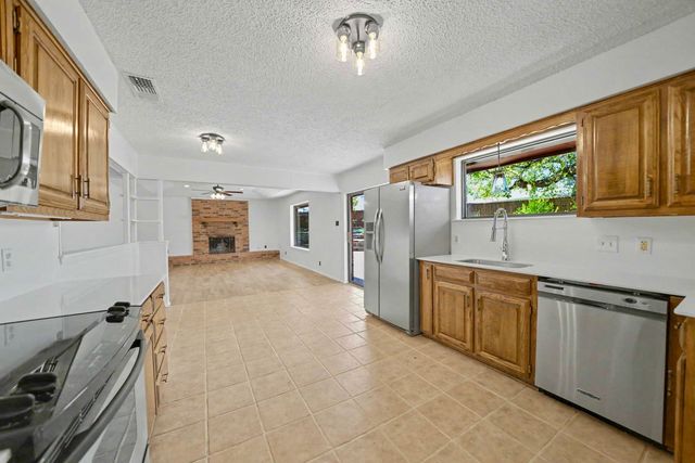 131 Cromeans Street, Jacksboro, TX 76458