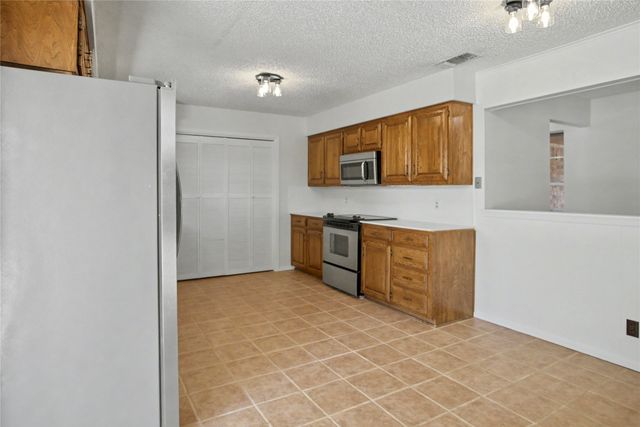 131 Cromeans Street, Jacksboro, TX 76458