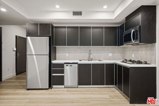 951 Ogden 401, Los Angeles, CA 90036