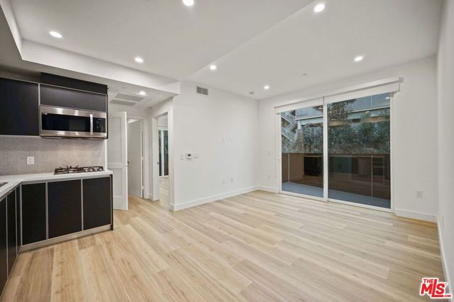 951 Ogden 401, Los Angeles, CA 90036