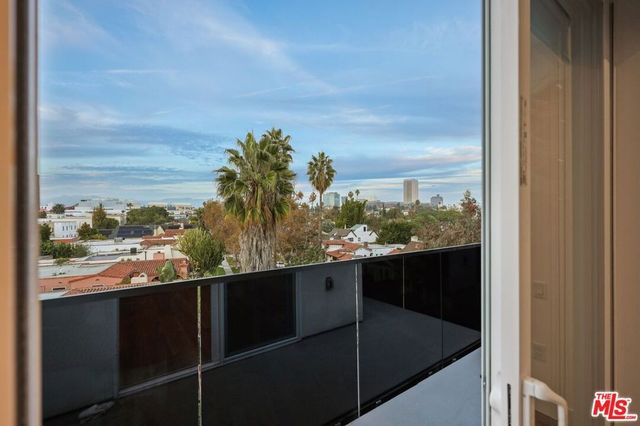 951 Ogden 401, Los Angeles, CA 90036