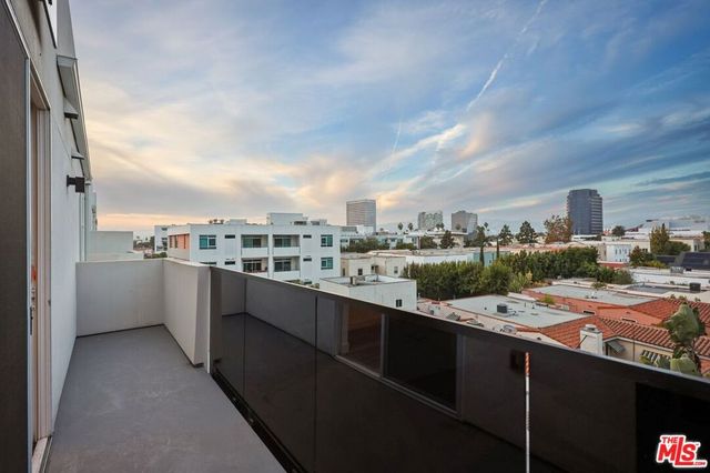 951 Ogden 401, Los Angeles, CA 90036