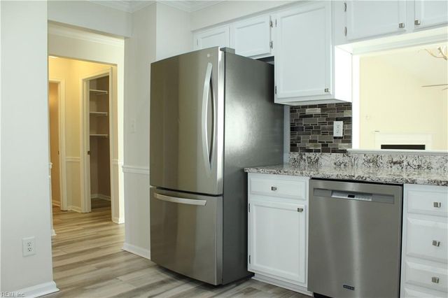 105 Acorn LN, Yorktown, VA 23692