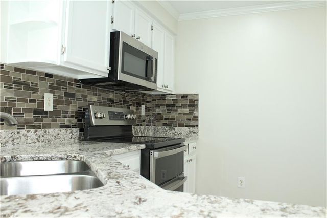 105 Acorn LN, Yorktown, VA 23692