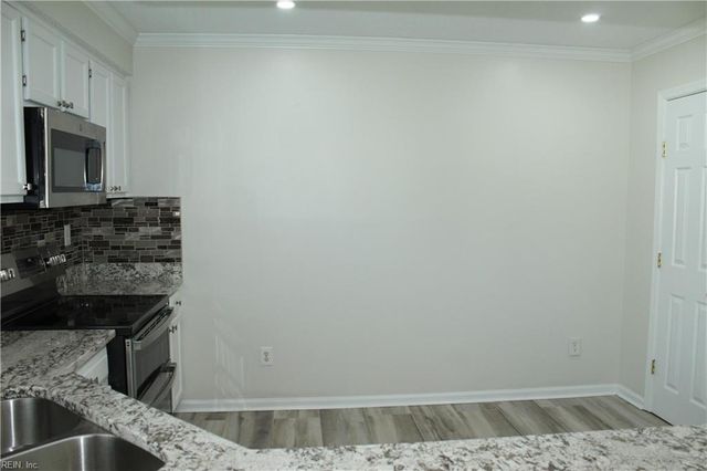 105 Acorn LN, Yorktown, VA 23692