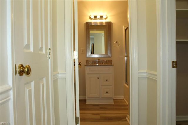 105 Acorn LN, Yorktown, VA 23692