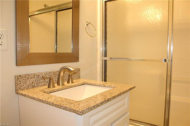 105 Acorn LN, Yorktown, VA 23692