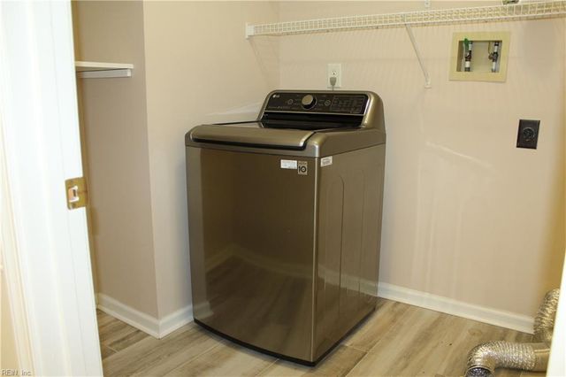 105 Acorn LN, Yorktown, VA 23692