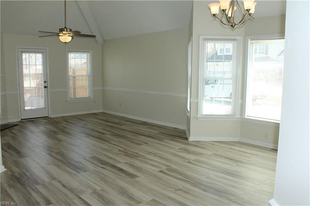 105 Acorn LN, Yorktown, VA 23692