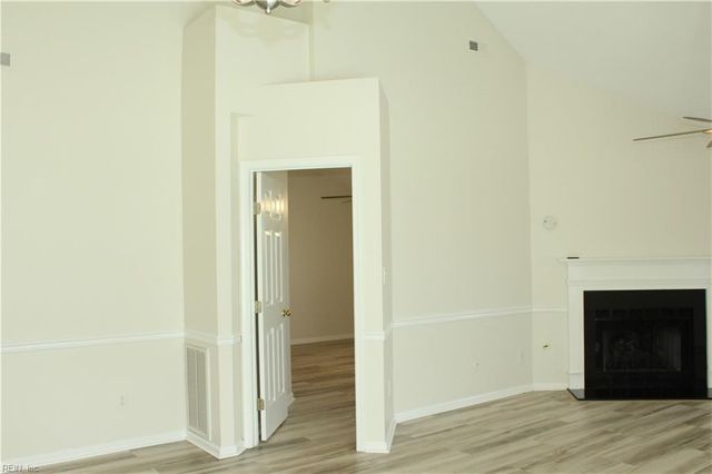 105 Acorn LN, Yorktown, VA 23692