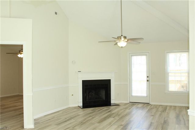 105 Acorn LN, Yorktown, VA 23692