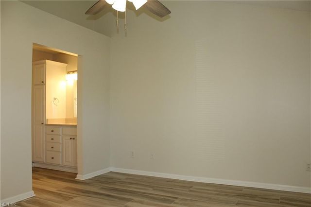 105 Acorn LN, Yorktown, VA 23692