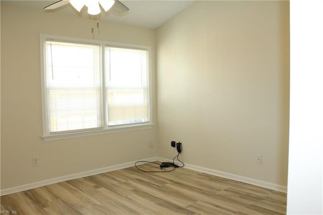 105 Acorn LN, Yorktown, VA 23692