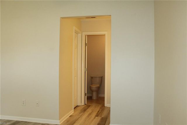 105 Acorn LN, Yorktown, VA 23692