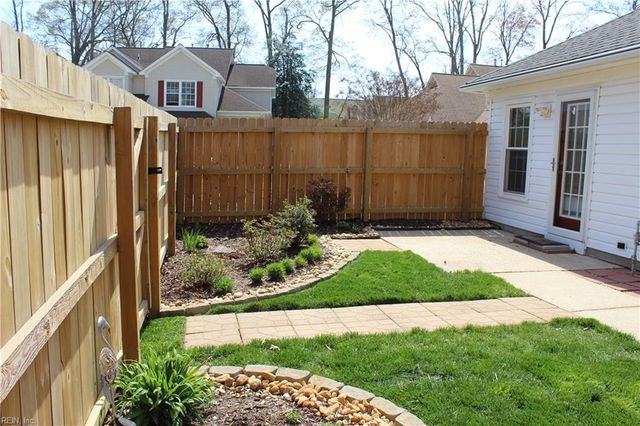 105 Acorn LN, Yorktown, VA 23692