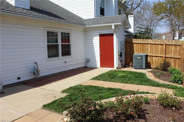 105 Acorn LN, Yorktown, VA 23692