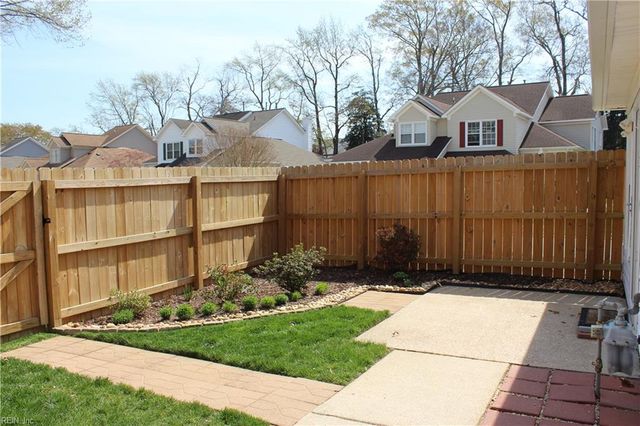 105 Acorn LN, Yorktown, VA 23692