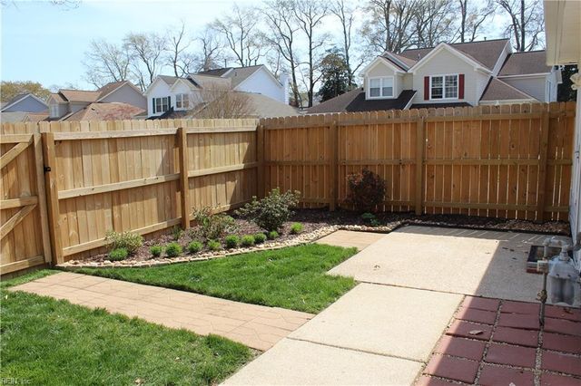 105 Acorn LN, Yorktown, VA 23692