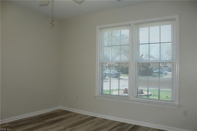 105 Acorn LN, Yorktown, VA 23692