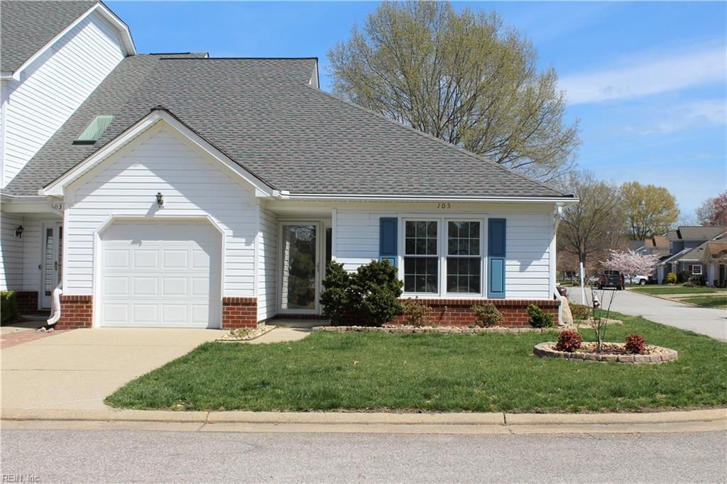 105 Acorn LN, Yorktown, VA 23692