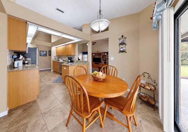 2216 LAKE BAY WAY, Brandon, FL 33511
