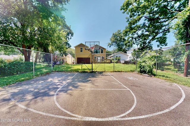 5904 Rega Drive, Toledo, OH 43623