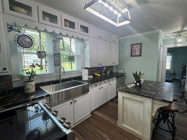 606 S Main St., Headland, AL 36345