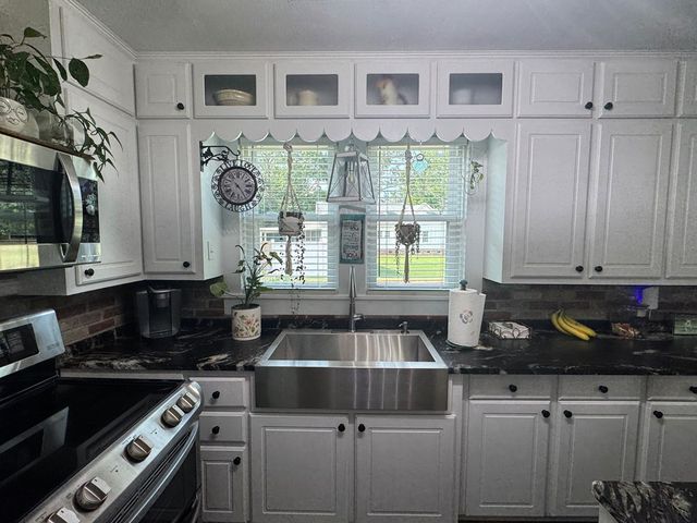 606 S Main St., Headland, AL 36345