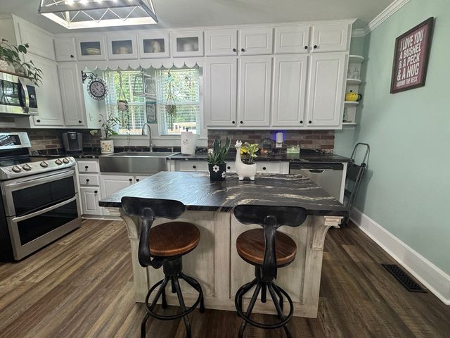 606 S Main St., Headland, AL 36345