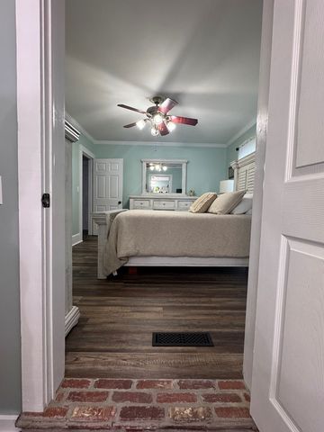 606 S Main St., Headland, AL 36345