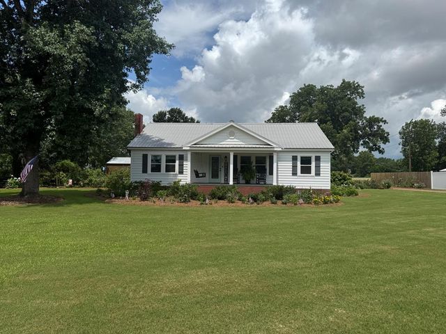 606 S Main St., Headland, AL 36345