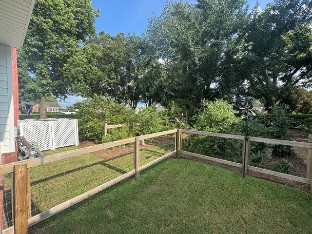 606 S Main St., Headland, AL 36345