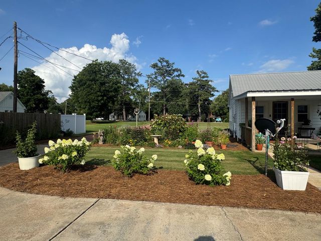 606 S Main St., Headland, AL 36345
