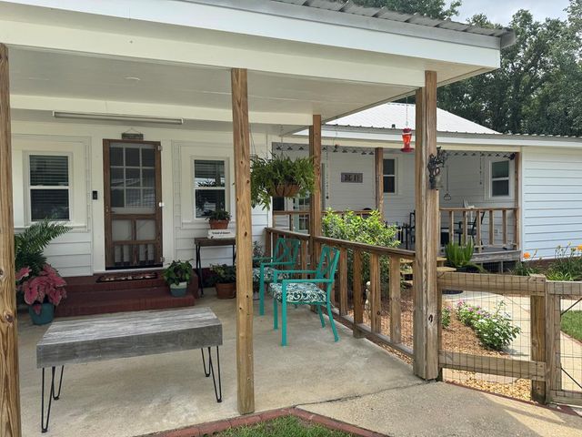 606 S Main St., Headland, AL 36345