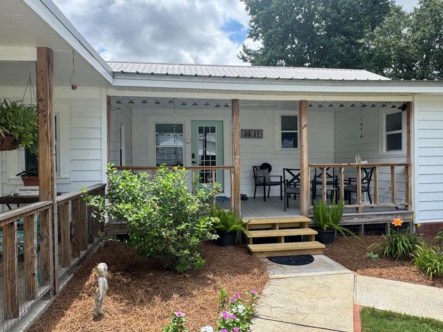 606 S Main St., Headland, AL 36345