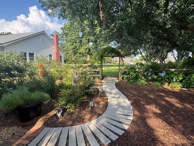 606 S Main St., Headland, AL 36345
