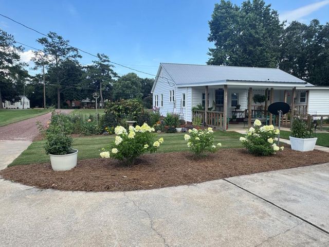 606 S Main St., Headland, AL 36345