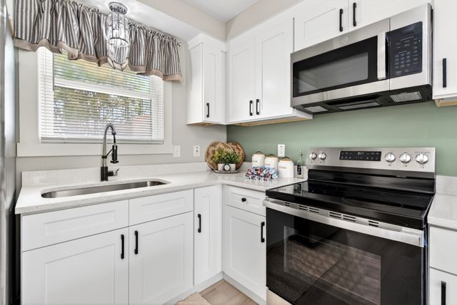 208 Forest Hills Dr, Clarksville, TN 37040