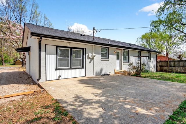 208 Forest Hills Dr, Clarksville, TN 37040