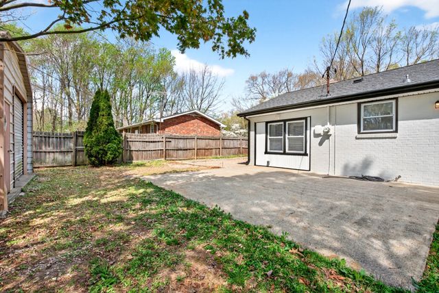 208 Forest Hills Dr, Clarksville, TN 37040