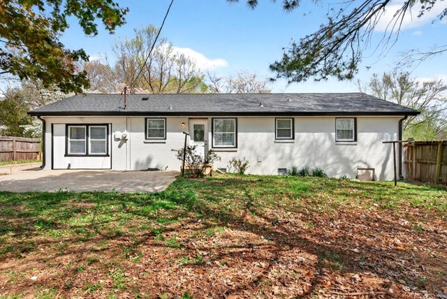 208 Forest Hills Dr, Clarksville, TN 37040