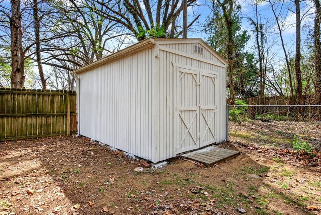 208 Forest Hills Dr, Clarksville, TN 37040