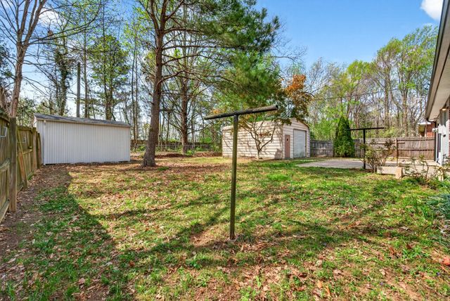 208 Forest Hills Dr, Clarksville, TN 37040